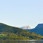 6 Person In Eidsvåg