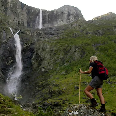 6 Person In Apartamento Eidsvåg