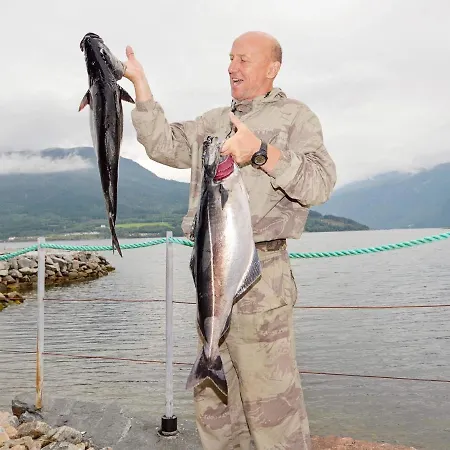 6 Person In Eidsvåg