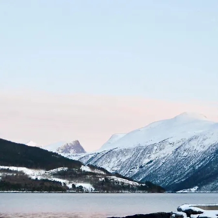 6 Person In Eidsvåg