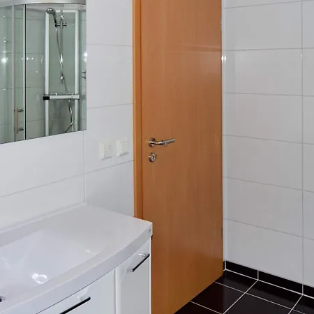 6 Person In Apartamento Eidsvåg