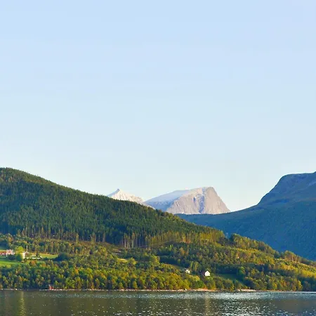 6 Person In Eidsvåg