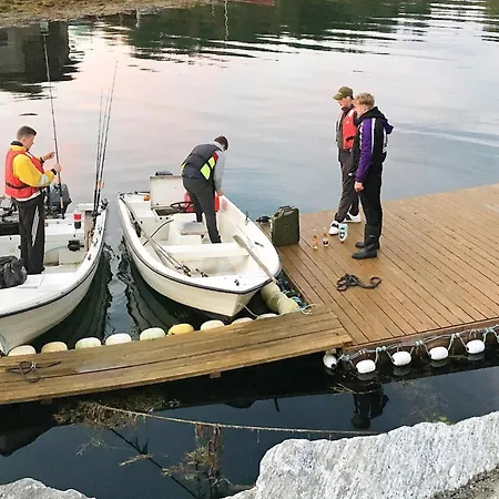 6 Person In Apartamento