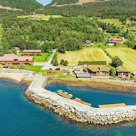 6 Person In Apartamento Eidsvåg